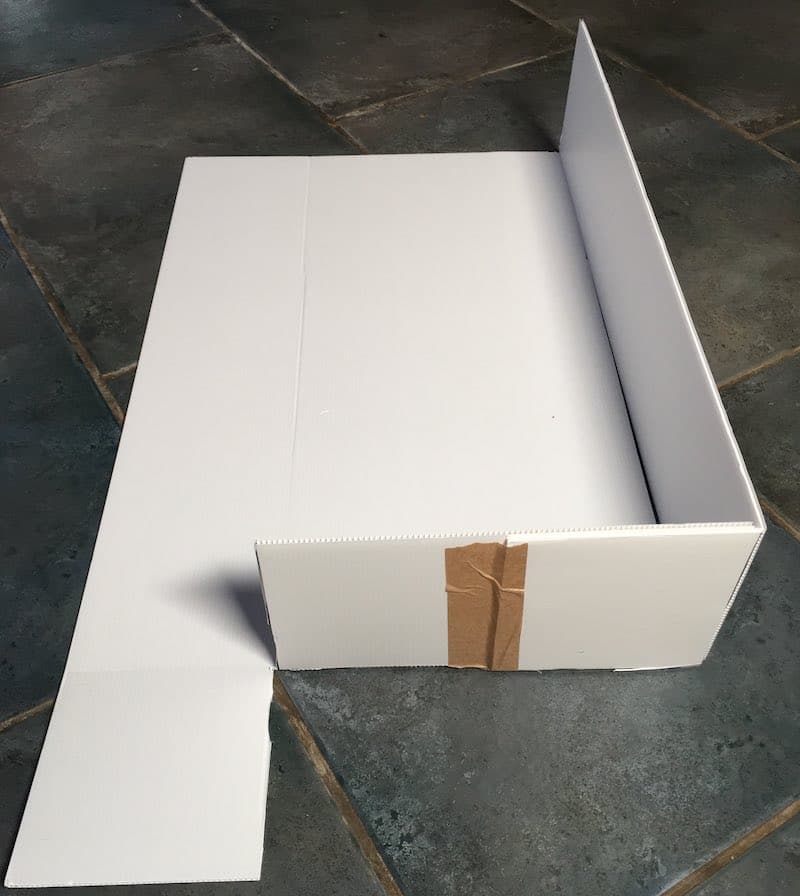 Making Corners Coroplast Box